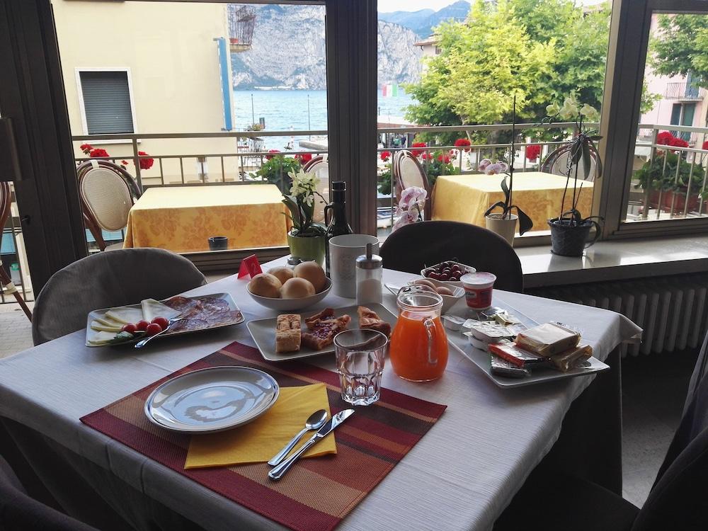Hotel Sorriso برنزوني سول جاردا المظهر الخارجي الصورة