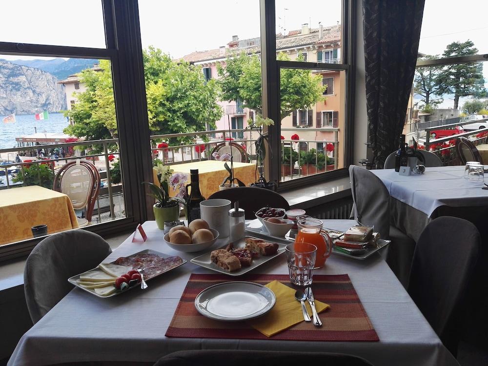 Hotel Sorriso برنزوني سول جاردا المظهر الخارجي الصورة
