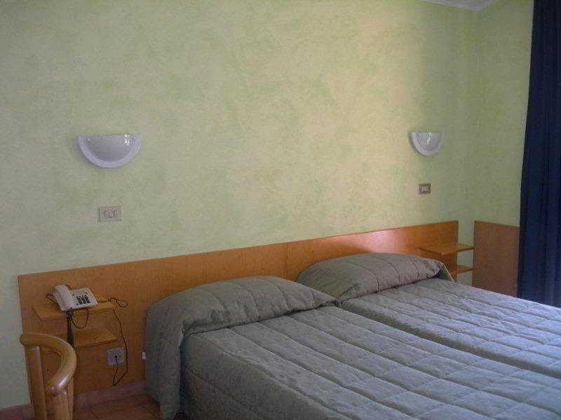Hotel Sorriso برنزوني سول جاردا المظهر الخارجي الصورة