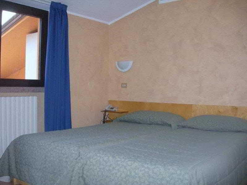 Hotel Sorriso برنزوني سول جاردا المظهر الخارجي الصورة